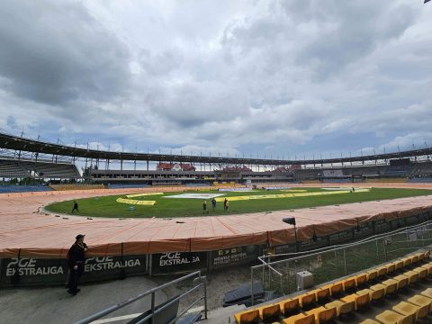 Mecz Stali z GKM-em opóźniony. Były prezes gospodarzy grzmi