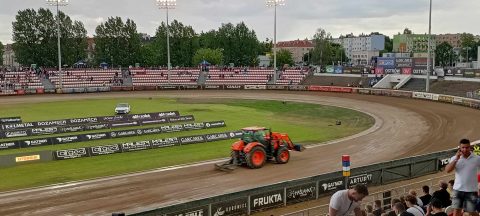 Żużel. Odwołany mecz, dwa biegi od wygranej Orła. Spotkanie w Ostrowie odwołane po sześciu biegach