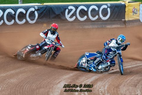 Liga duńska na żużlu. Wygrane gospodarzy, taniec z motocyklem Heiselberga