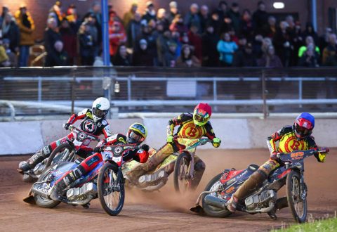 Liga angielska na żużlu. Sporo upadków. Słaby Pawlicki, niesamowity Wojdyło [RELACJA]