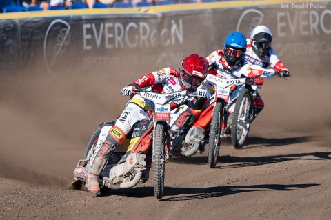 Derby Podkarpacia z burzliwym początkiem. Groźny upadek i zółta kartka!