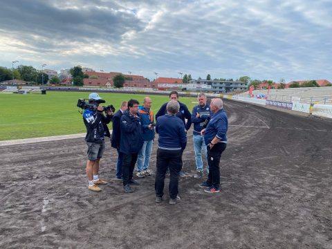 Żużel. Wielogodzinna walka z torem na nic! Kompromitujące sceny w Pile!