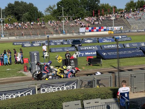 Świetni Kasprzak i Iversen nie wystarczyli. PSŻ wygrywa za trzy punkty [RELACJA]