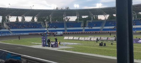 Żużel. Dramatycznie wyglądający upadek Buczkowskiego i Smektały w biegu 15. IMP w Łodzi