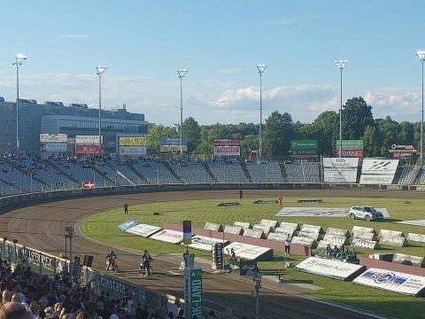 Żużel. Kuriozalne sceny w Częstochowie! Obaj zawodnicy Włókniarza wykluczeni z biegu