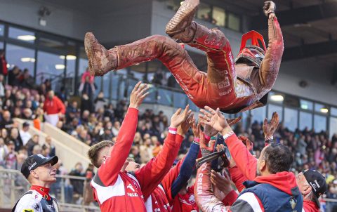 Żużel. Żużlowy cyrk na Malcie! Rowerowe wycieczki pod lupą
