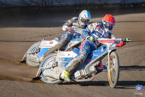 Transparent i gwizdy w stronę Krzysztofa Kasprzaka. Ostatni mecz domowy Wybrzeża Gdańsk