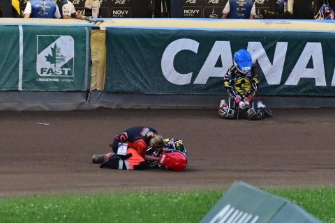 Jarosław Hampel opuścił tor na noszach. Fatalny karambol w Zielonej Górze