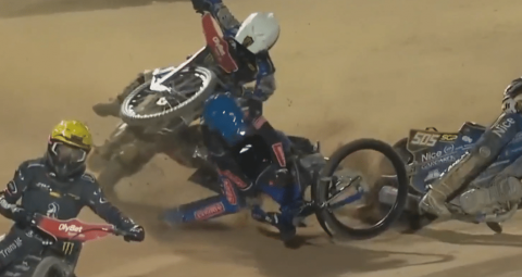 Żużel. Dramatyczny wypadek na torze przerwał bieg 18! Tym razem Holder i Madsen