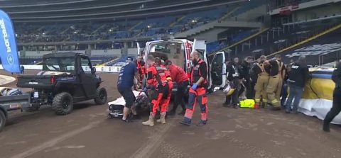 Maciej Janowski z fatalnym wypadkiem! Trafił na noszach do karetki