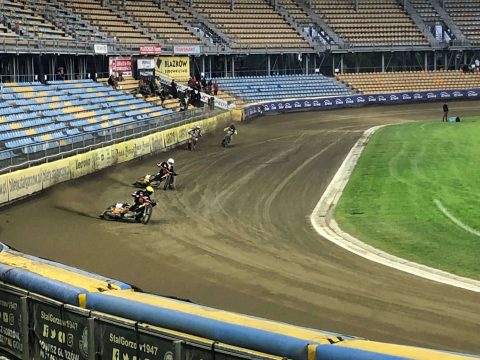 Stal Gorzów wygrała pierwszy finał Ekstraligi U24! Bardzo groźny wypadek Palucha