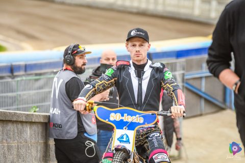 Patrick Hansen pali się do jazdy. Nie ma śladu po kontuzji biodra