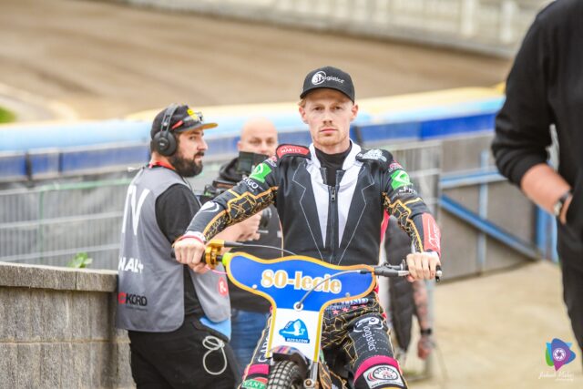 Patrick Hansen pali się do jazdy. Nie ma śladu po kontuzji biodra