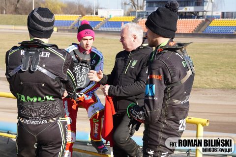 Żużel. Są skazywani na pożarcie, wiemy kiedy wyjadą na swój tor