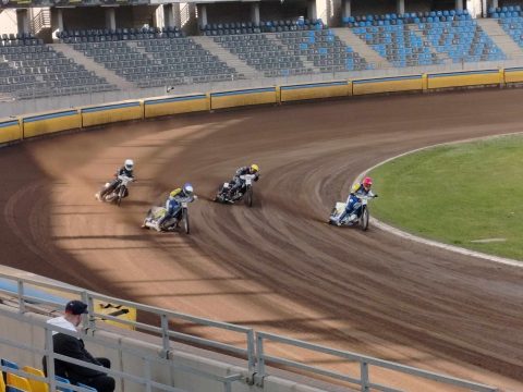 Apator Toruń ponownie lepszy od PSŻ-u. Świetny występ młodzieżowców gospodarzy