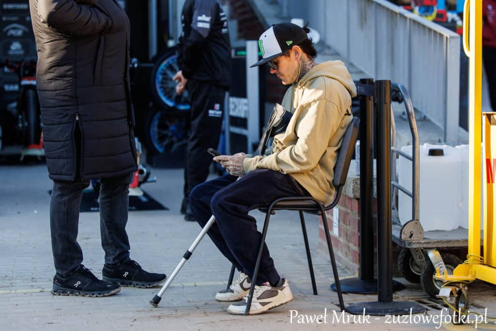 Niewiarygodny powrót! Tai Woffinden pojawił się na obchodzie toru! 1 Tai Woffinden pojawił się na obchodzie toru!