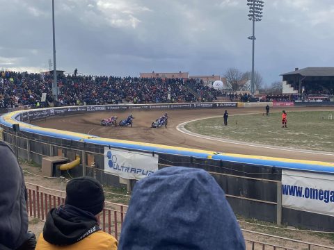 Zmarzlik pokonuje mróz i rywali! Triumf w Koronie Bolesława Chrobrego 2025