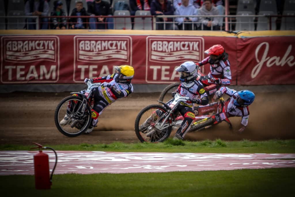 Polonia Bydgoszcz wygrywa, ale wciąż nie ma „swojego” toru. Zawodnicy narzekają na nawierzchnię 2 20250511 151334420 iOS 1
