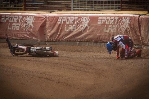 Polonia Bydgoszcz wygrywa, ale wciąż nie ma „swojego” toru. Zawodnicy narzekają na nawierzchnię