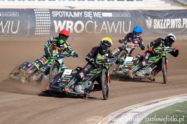Żużel. ROW Rybnik na torze. Pierwszy trening i motocykl za bandą [WIDEO]