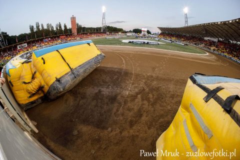 Żużel. Katastrofa torowa we Wrocławiu! Piątkowy hit odwołany przed startem