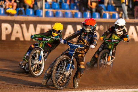 Żużel w TV. Gdzie oglądać piątkowe spotkanie ROW – Motor?