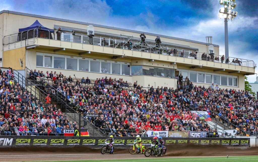 Gdzie oglądać Speedway Grand Prix w Pradze?