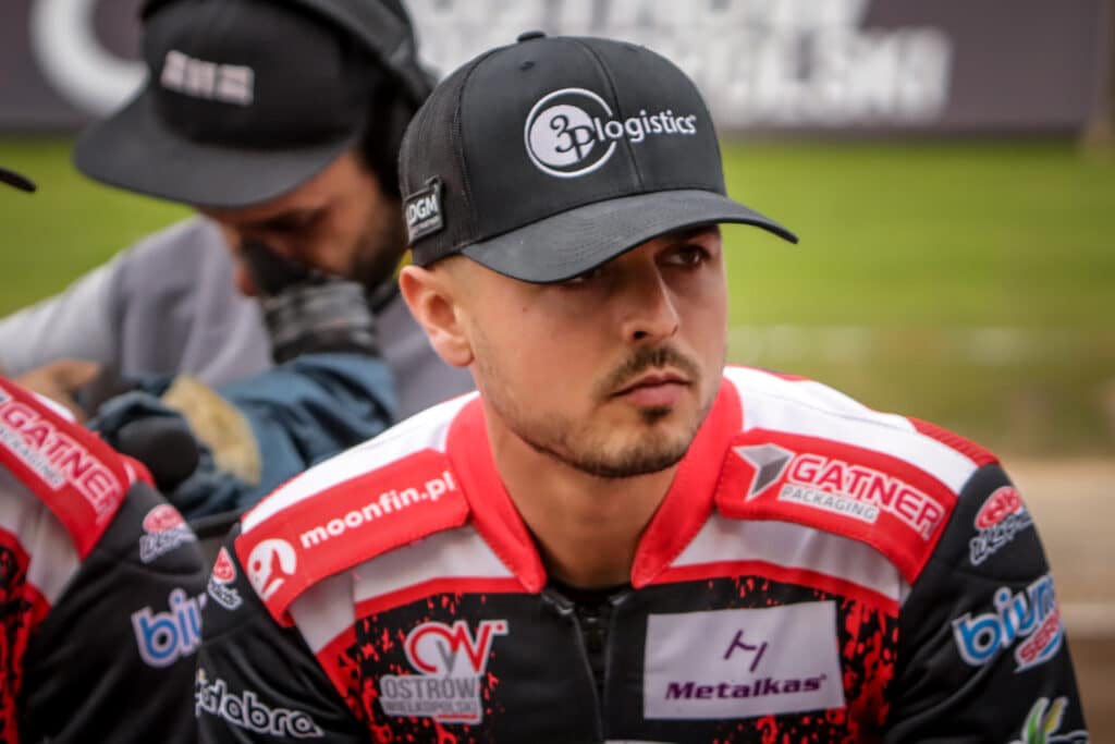 Luke Becker po operacji! Nowe informacje o liderze Ostrovii 2 Luke Becker przeszedł operacje we wrocławskim szpitalu. Klub przekazał nowe informacje o stanie zdrowia lidera