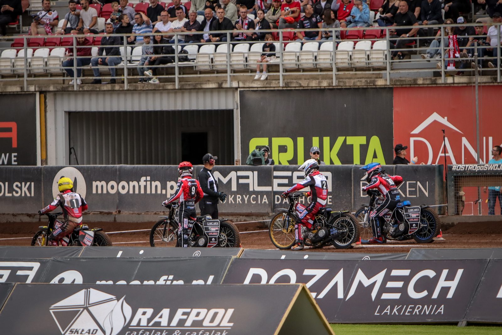 Żużel. Stadion Polonii Bydgoszcz zn&oacute;w problemem. Jedna oferta i za droga