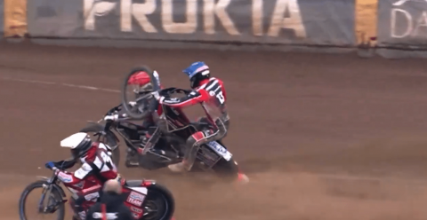 Żużel. Wypadek gospodarzy w Ostrowie. Lider opuścił tor w karetce!