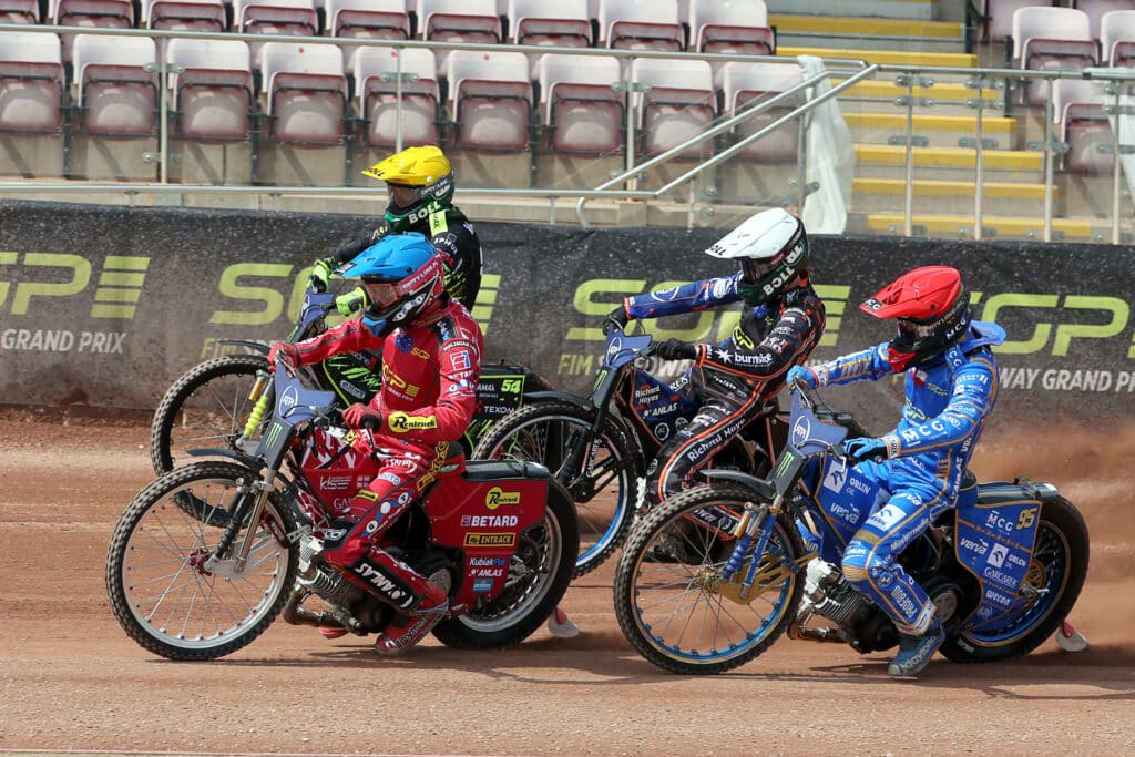 Klasyfikacja Grand Prix 2025. Dan Bewley na podium po zwycięstwie! Bartosz Zmarzlik minimalnie powiększył przewagę nad Bradym Kurtzem