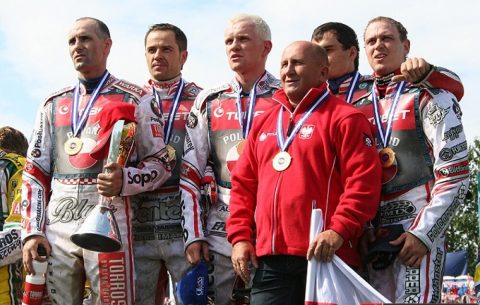 Żużel. Drużynowy Puchar Świata 2009: deszcz, nerwy i złoto Polaków w legendarnym finale w Lesznie