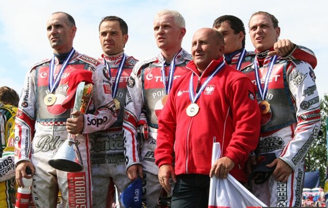 Żużel. Drużynowy Puchar Świata 2009: deszcz, nerwy i złoto Polaków w legendarnym finale w Lesznie