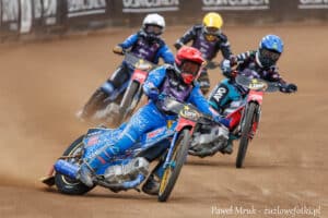 Żużel. Juniorzy wchodzą bez kompleksów. Gwiazdy mogą mieć problem z Pawełczakiem i Przyjemskim?