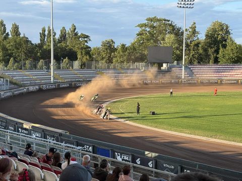 Żużel. Sitek bezkonkurencyjny na domowym torze! Fatalny upadek i bieg dodatkowy