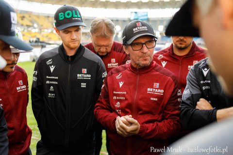 Żużel. Nieczyste zagrywki Brady Kurtza?! Sędziowie nie widzą jego ruchów?