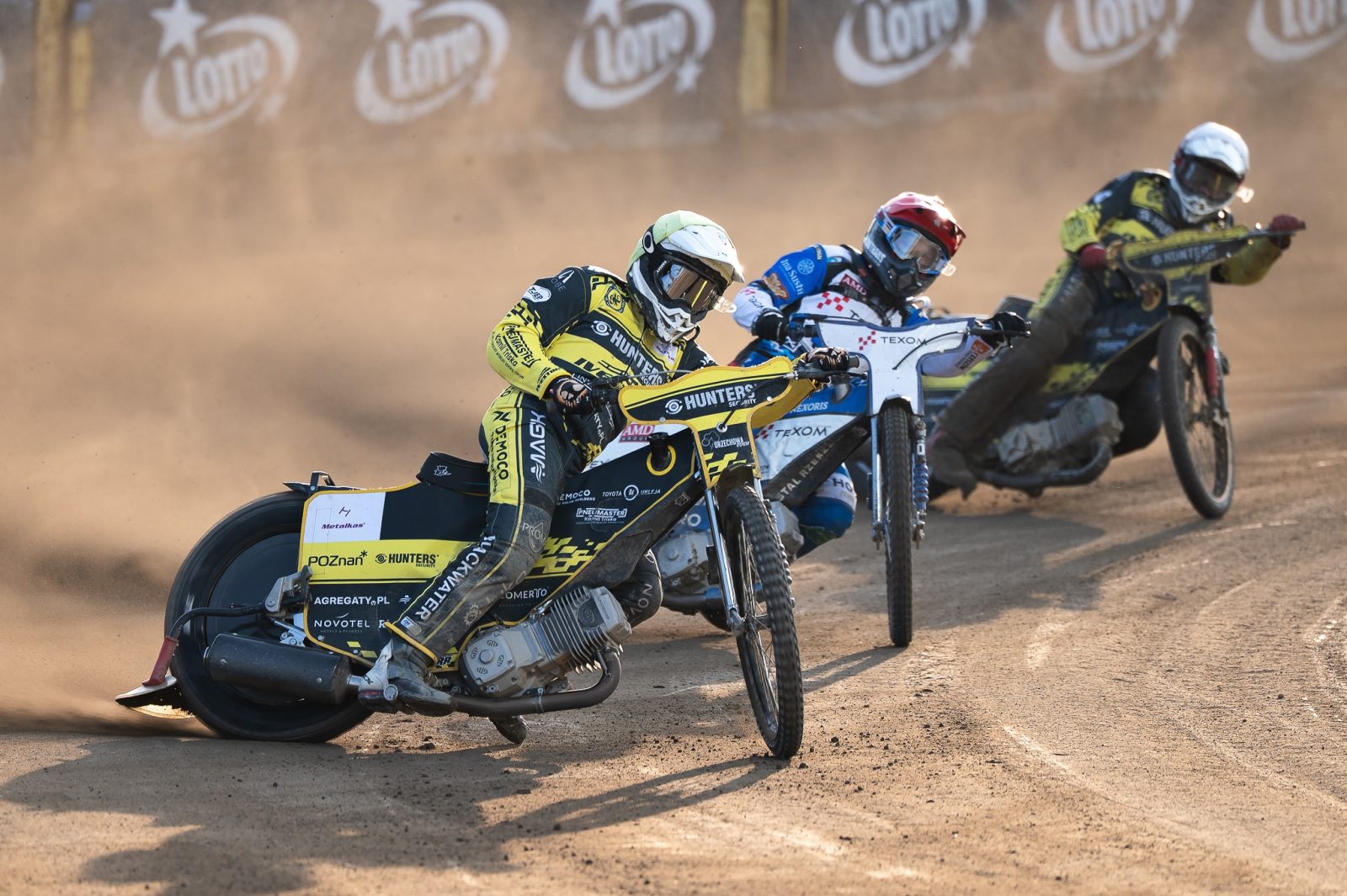 Żużel. Wyjątkowa prezentacja PSŻ-u Poznań! Zaprezentowali kevlar w nietypowej scenerii 2 Żużel. Wyjątkowa prezentacja PSŻ-u Poznań! Zaprezentowali kevlar w nietypowej scenerii