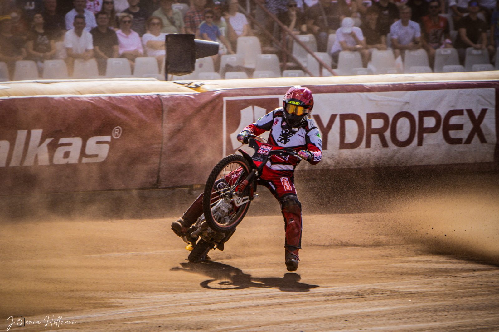 Żużel. Stadion Polonii Bydgoszcz zn&oacute;w problemem. Jedna oferta i za droga