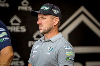 Kacper Mania pod presją. Rafał Okoniewski uspokaja
