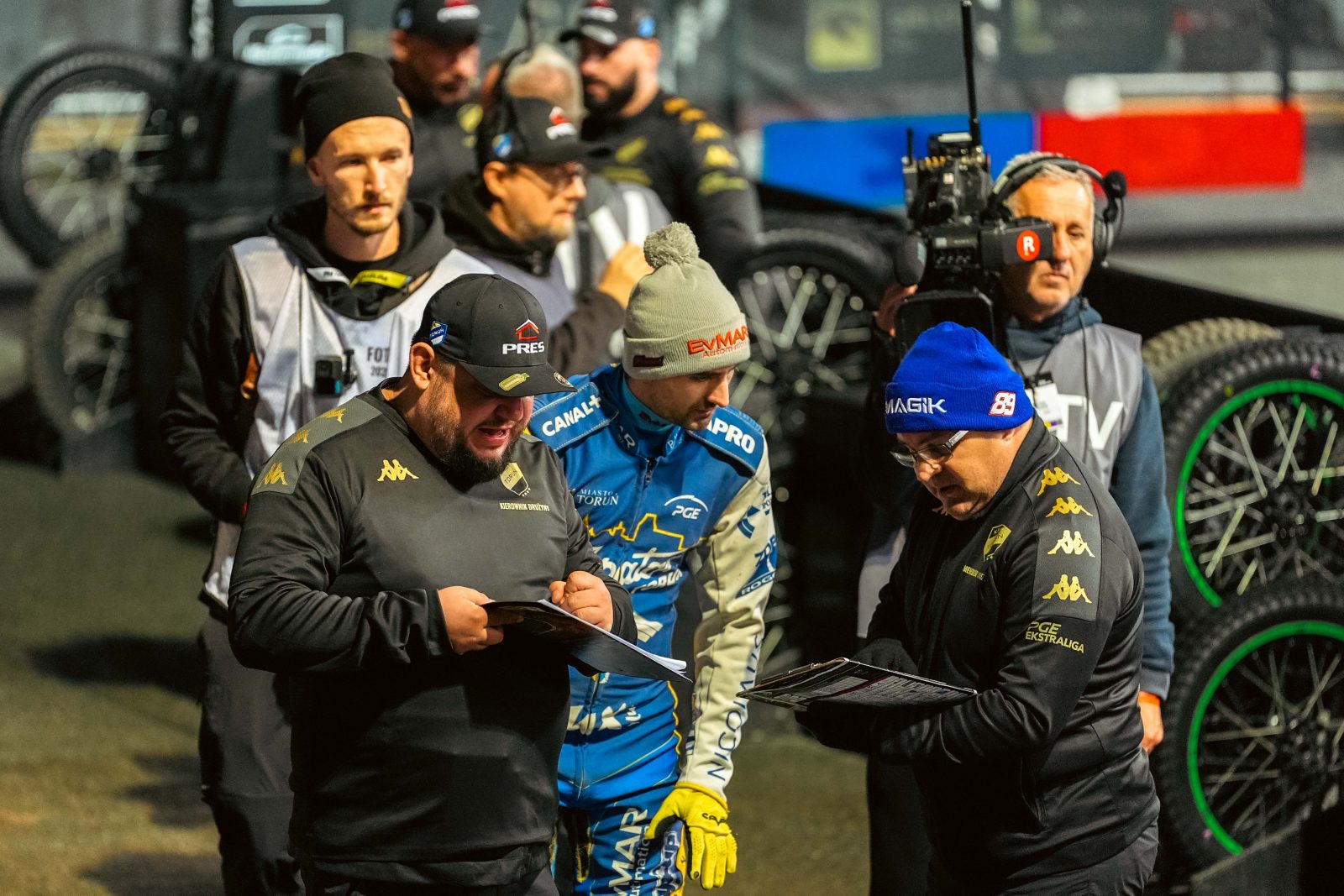 Żużel. PGE Ekstraliga odkryła karty. Znamy dni i godziny dw&oacute;ch pierwszych rund