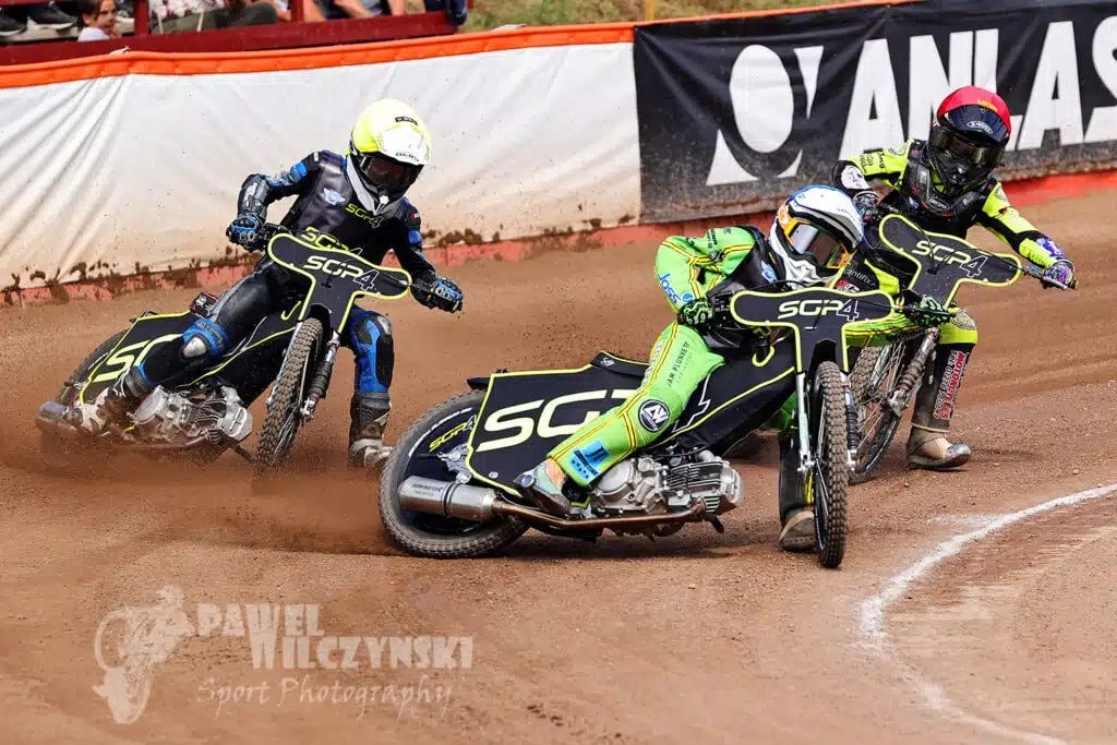 Znamy listę startową Speedway Grand Prix 4, czyli mistrzostw świata przyszłych gwiazd żużla. Nie ma na niej Polaków 2 Speedway Grand Prix 4 nabiera prestiżu. W MŚ w miniżużlu wciąż nie jeżdżą Polacy