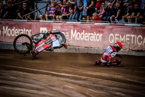 Żużel. Groźne upadki w meczu w Bydgoszczy! Wielkie emocje podczas finału 2. Ekstraligi