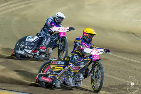 Żużel. Burzliwy początek SEC w Pardubicach! Sędzia nie dostrzegł taśmy dwóch zawodników