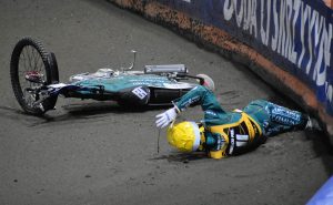 Żużel. Pawlicki wykluczony po starciu z Madsenem!