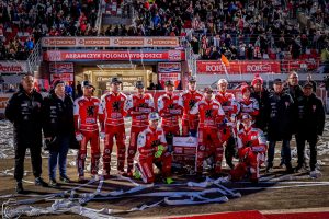 Polonia Bydgoszcz wchodzi cała na czerwono! Zaprezentowano nowe kevlary