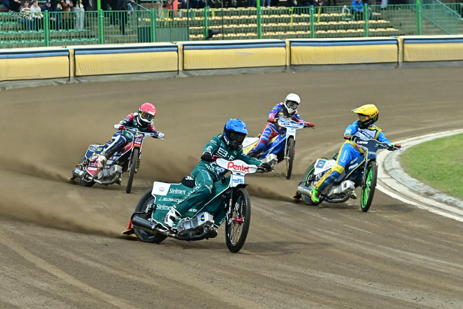 Żużel. Patryk Dudek uspokaja po sparingu: „Fizycznie jest okej”, choć tor sprawiał problemy 2 8579dc52 5dfa 47e6 b323 a2fa16995bc2 1