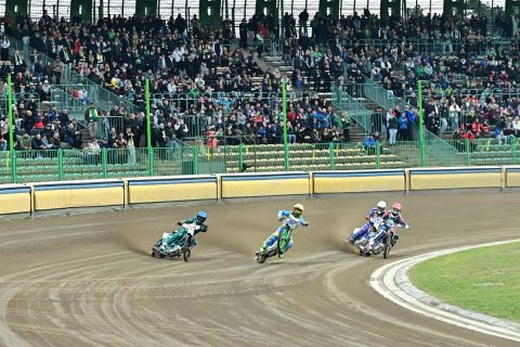 Żużel. Patryk Dudek uspokaja po sparingu: „Fizycznie jest okej”, choć tor sprawiał problemy