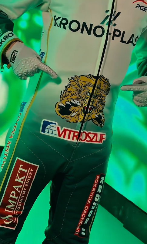 Żużel. Włókniarz Częstochowa odsłania barwy! "Lwy" zaprezentowały nowe kevlary 2 Żużel. Włókniarz Częstochowa odsłania barwy! "Lwy" zaprezentowały nowy kevlar