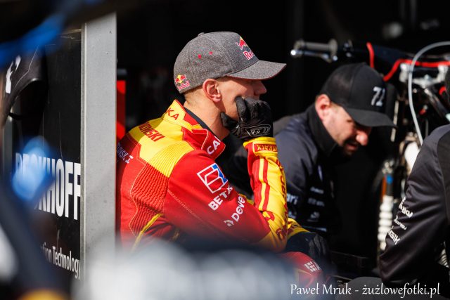 Żużel. Sparta Wrocław – Unia Leszno fotorelacja. Uśmiechy gości, skupienie gospodarzy