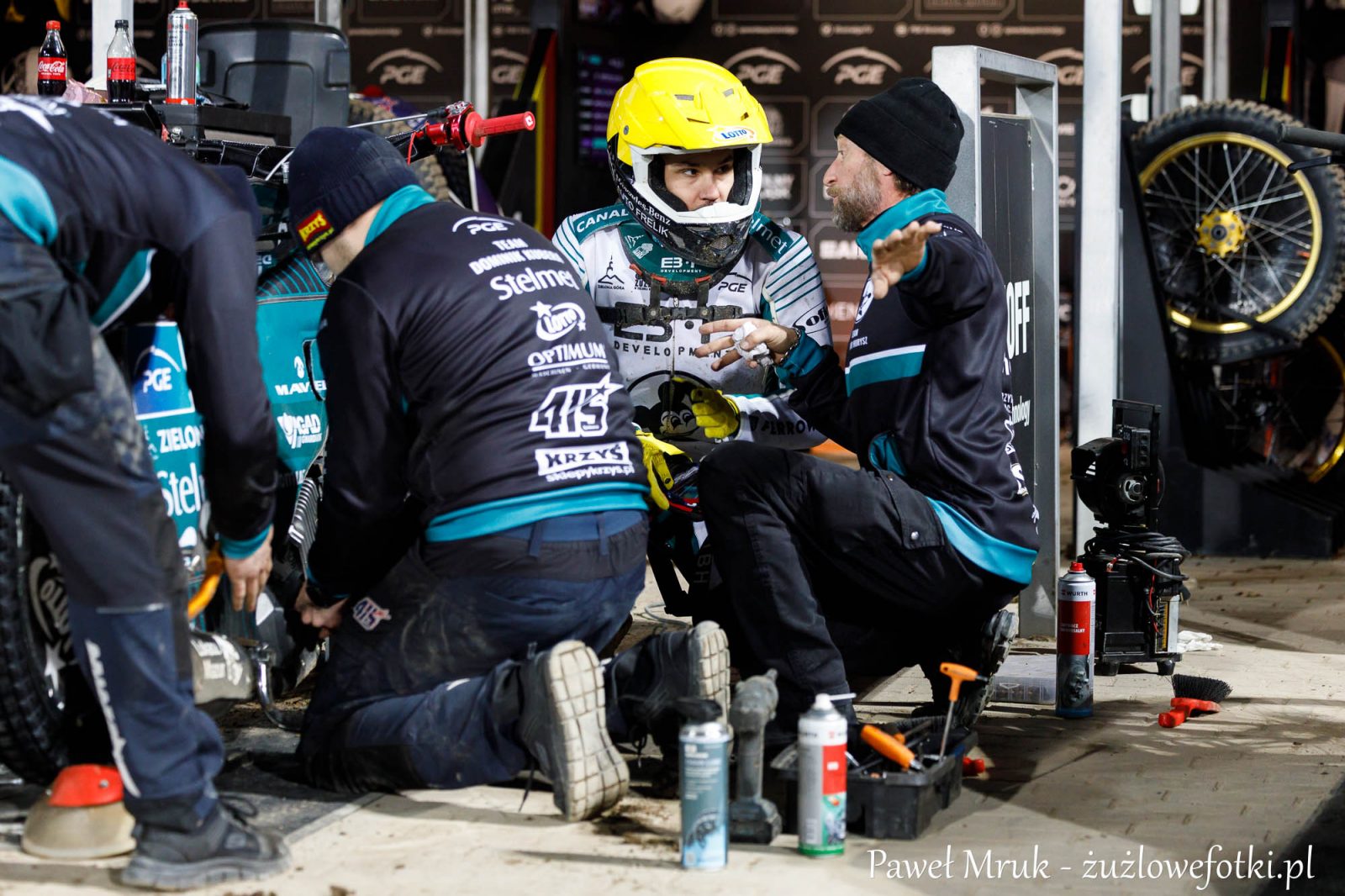 Życie w trasie. Jak teamy żużlowe dbają o flotę, pokonując tysiące kilometrów po Europie? 3 20260410 2000 043